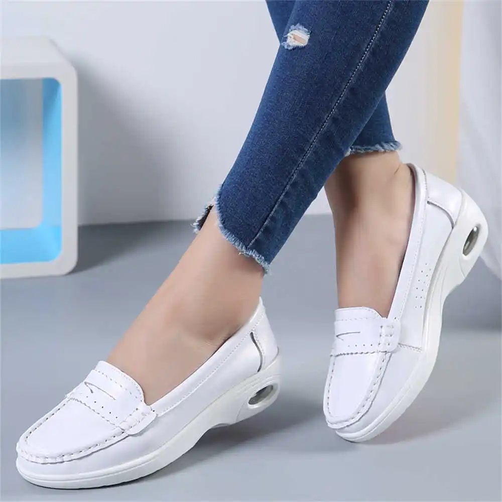 Thick Sole Slipon White Traine - đánh giá và giá Travel Accessories Vietnam