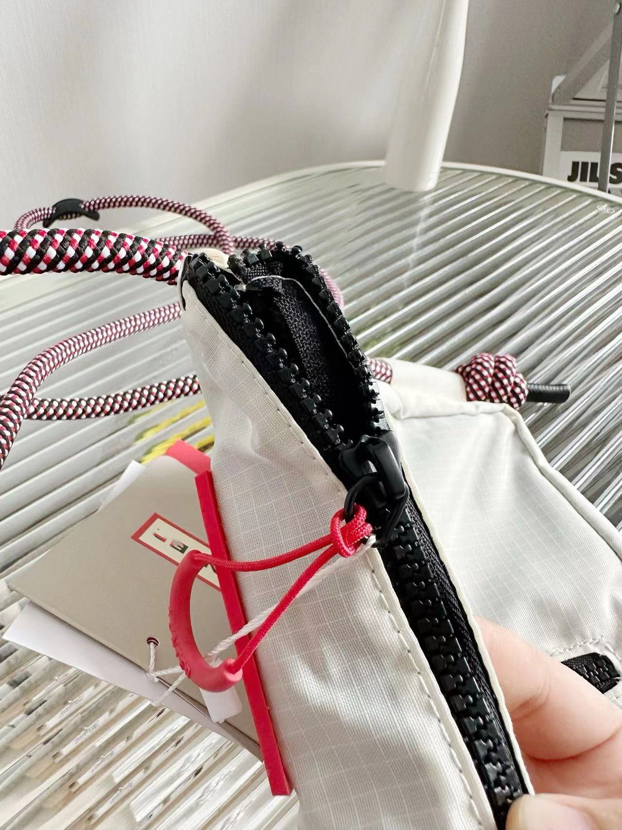 Adjustable shoulder straps, zi - đánh giá và giá Travel Accessories Must Have